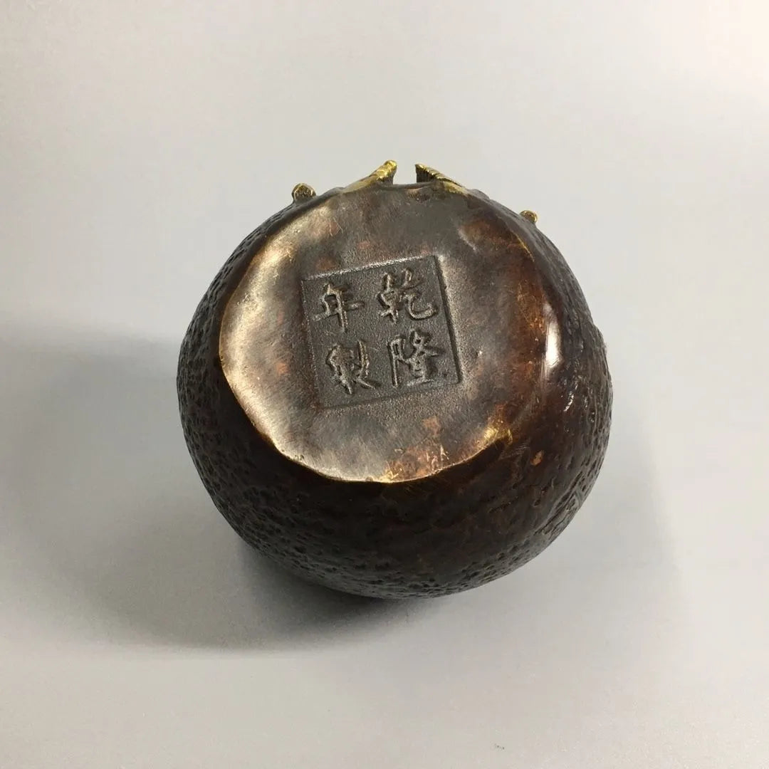 Bronze Maitreya Buddha collectible ornament, bronze pot-bellied laughing Buddha with prayer beads, an ornament symbolizing harmony and auspiciousness for home and living room decoration.