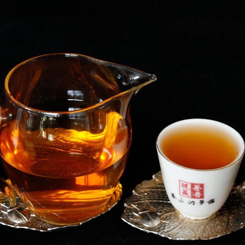 A 357g Pu'er raw tea cake of 14-year-old aged material pressed private ancient tea from Menghai Banzhang tea area